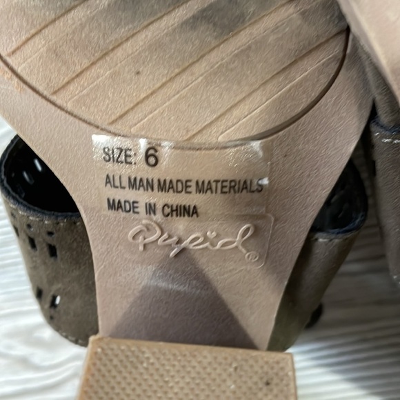 Qupid olive green peep toe cutout ankle zip bootie - Picture 6 of 7